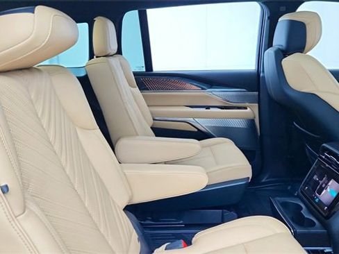 Used 2025 Cadillac Escalade IQ Sport 2 w/ LPO, ONYX Package image 22