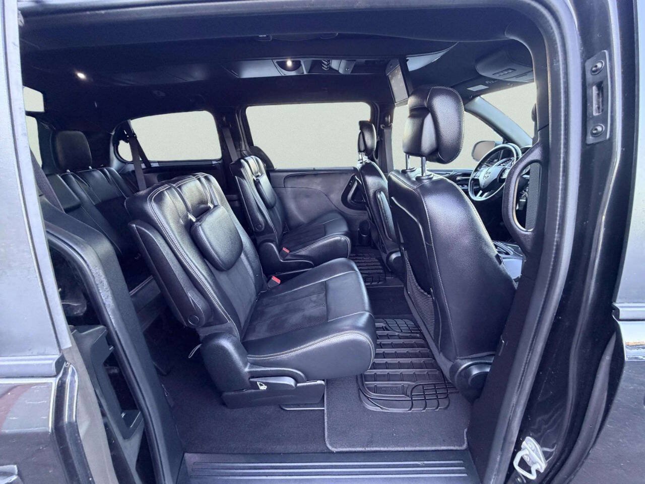 Used 2016 Dodge Grand Caravan SXT FWD image 26