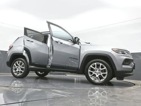 Used 2022 Jeep Compass Latitude w/ Sun and Sound Group AWD/4WD image 51