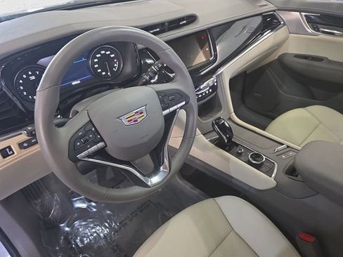 Certified 2025 Cadillac XT6 Premium Luxury w/ Technology Package AWD/4WD image 18