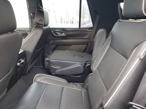 Used 2023 GMC Yukon SLT w/ SLT Premium Package image 10