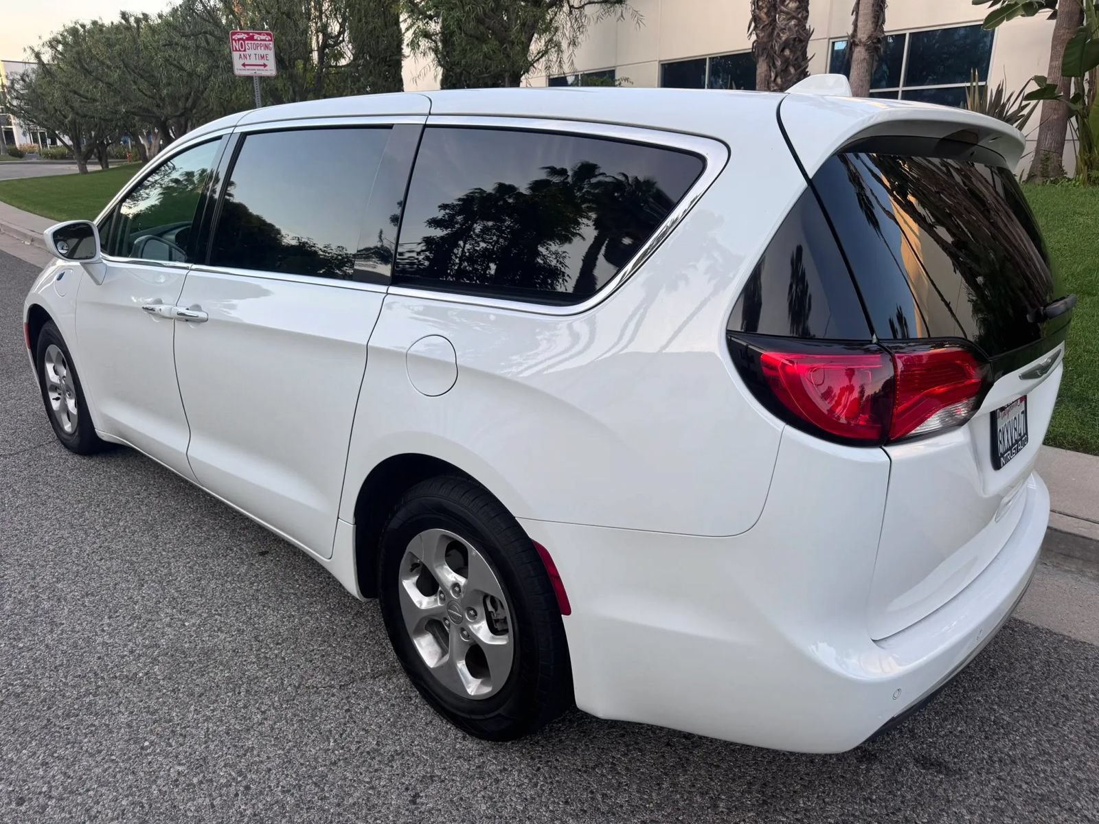 Used 2019 Chrysler Pacifica Touring Plus FWD image 8