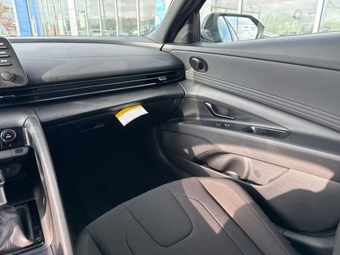 Certified 2025 Hyundai Elantra Sport image 43