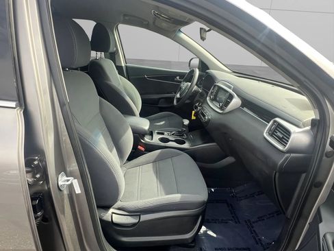 Used 2019 Kia Sorento LX image 13