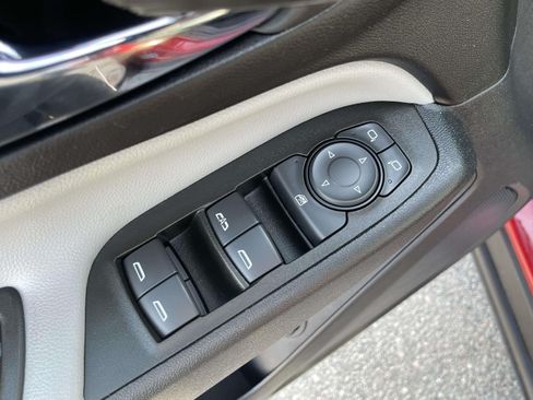 Used 2023 Chevrolet Equinox LT FWD image 18