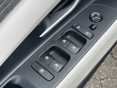 Used 2023 Hyundai Elantra Limited image 17