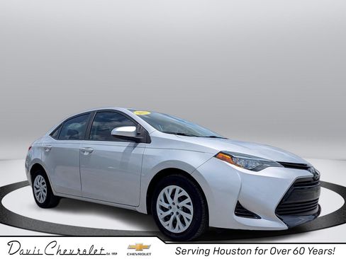 Used 2017 Toyota Corolla LE FWD image 1