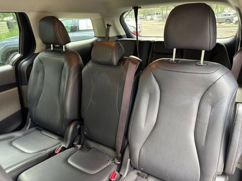 Used 2026 Kia Carnival FWD image 41