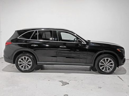 Used 2023 Mercedes-Benz GLC 300 4MATIC w/ Exclusive Trim Package image 7
