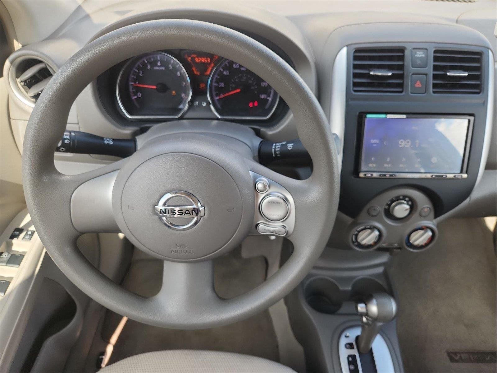 Used 2014 Nissan Versa SV FWD image 11