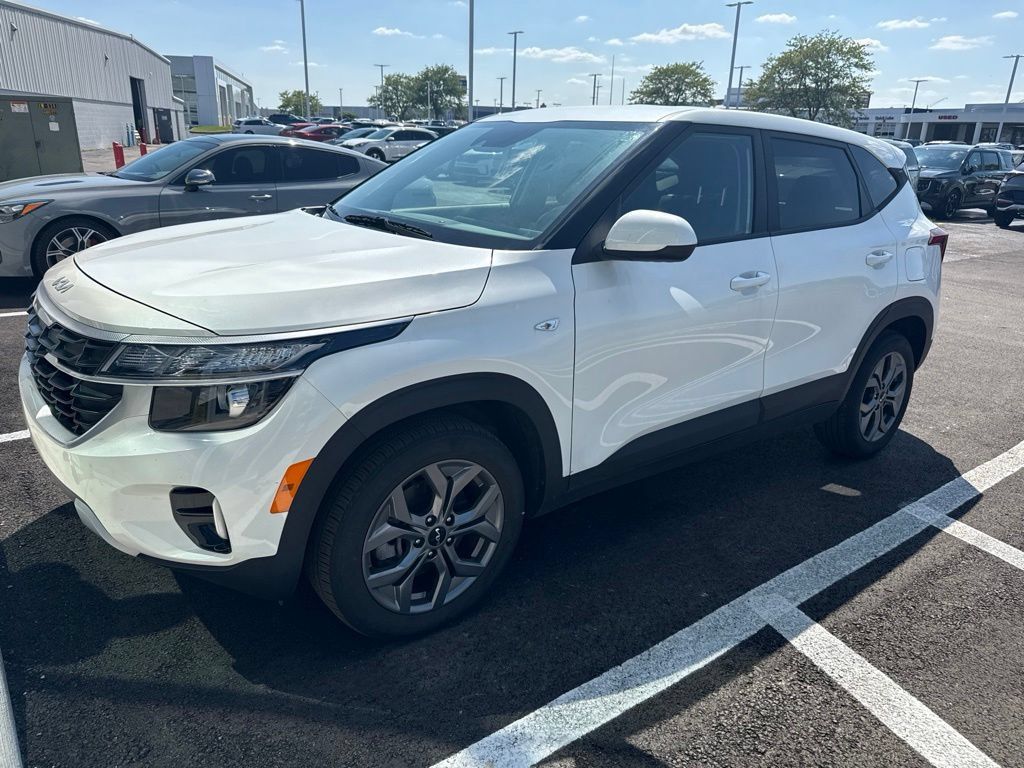 Certified 2024 Kia Seltos LX AWD/4WD image 3