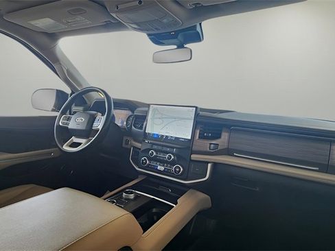 Used 2024 Ford Expedition Limited image 22