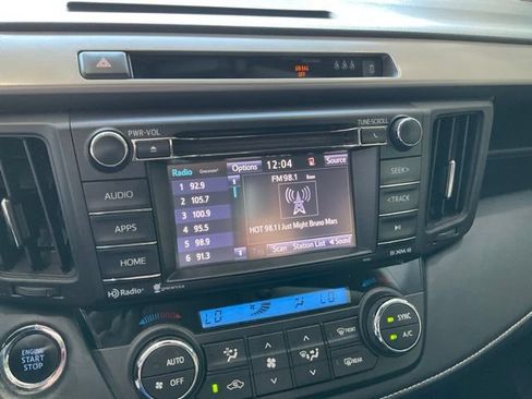 Used 2018 Toyota RAV4 XLE AWD/4WD image 15