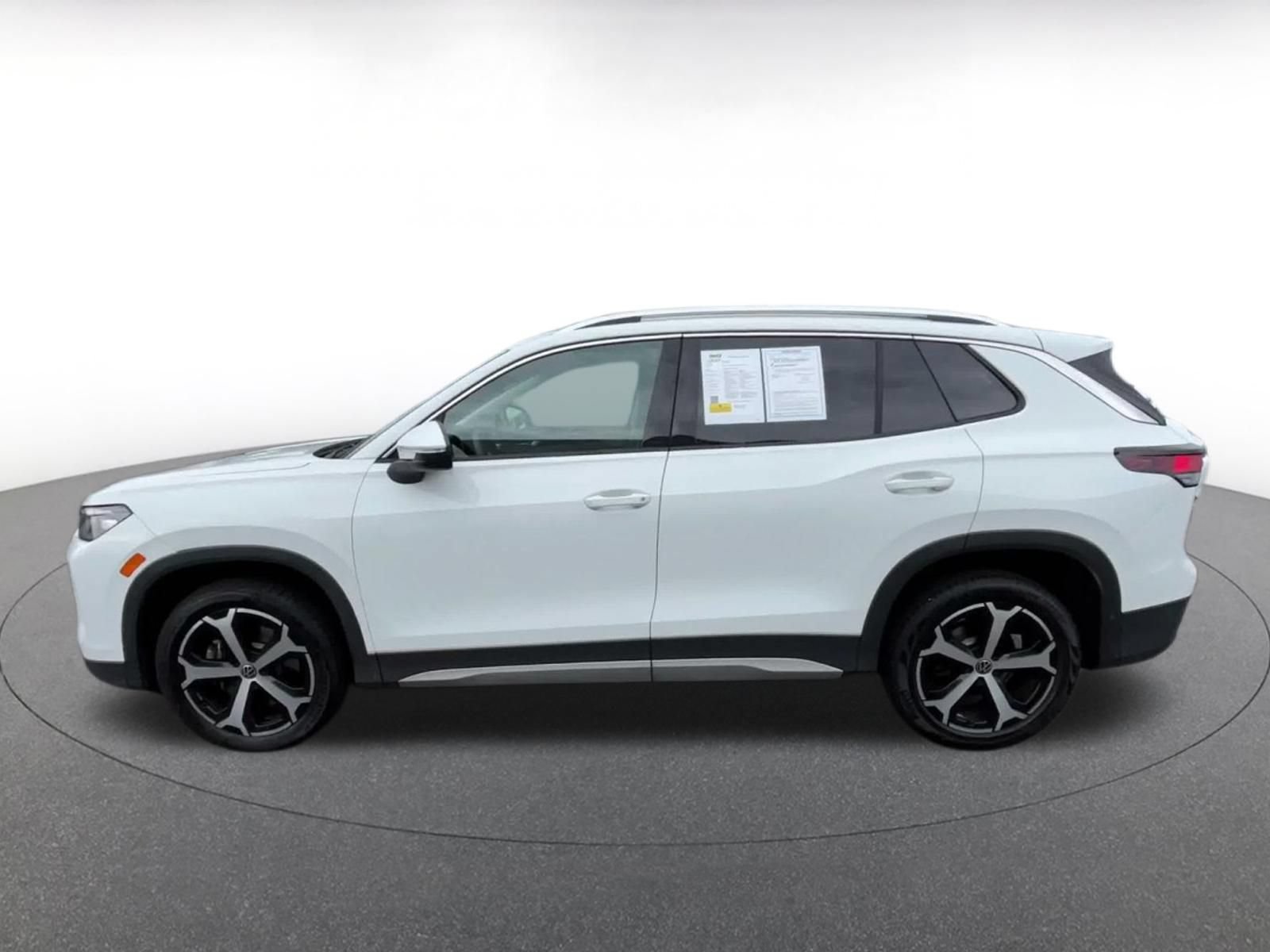 Used 2026 Volkswagen Tiguan SE AWD/4WD image 8