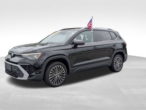 Used 2025 Volkswagen Taos SE FWD image 8