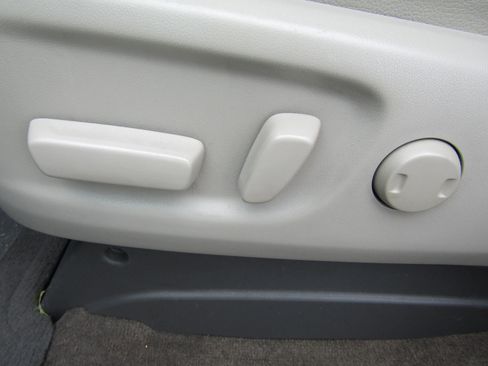 Used 2013 Toyota Sienna XLE FWD image 26