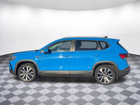 Used 2022 Volkswagen Taos SE image 2