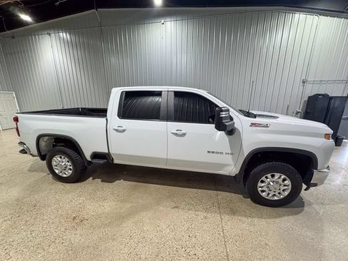 Used 2023 Chevrolet Silverado 2500 LT AWD/4WD image 7