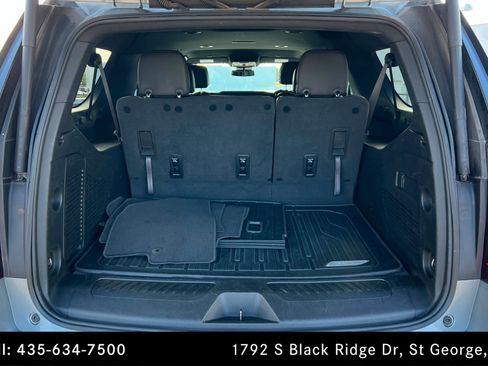 Used 2023 GMC Yukon XL SLT AWD/4WD image 23
