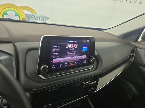 Used 2023 Nissan Rogue SV image 19