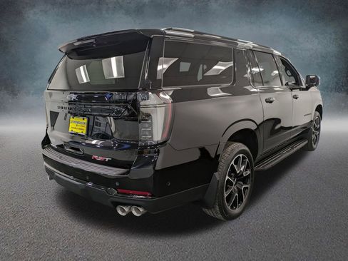 Used 2026 Chevrolet Suburban RST w/ Comfort Package AWD/4WD image 4