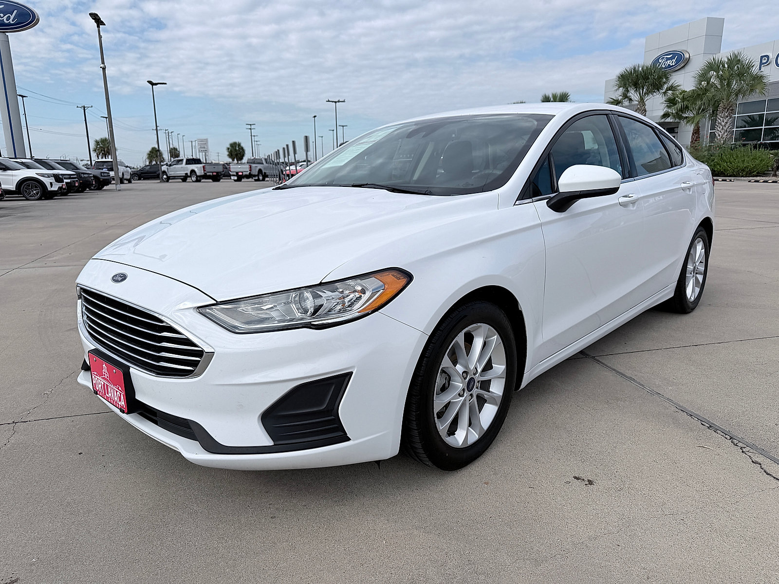 Used 2019 Ford Fusion SE FWD image 3