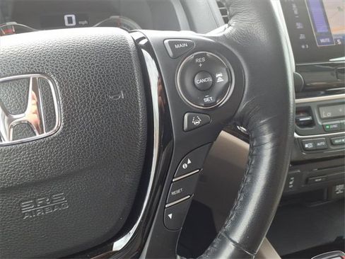 Used 2018 Honda Pilot Touring image 26