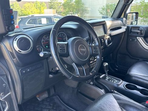 Used 2017 Jeep Wrangler Unlimited Rubicon w/ Connectivity Group AWD/4WD image 25