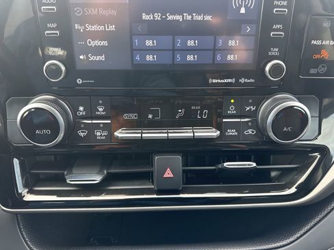 Used 2022 Toyota Highlander LE image 20