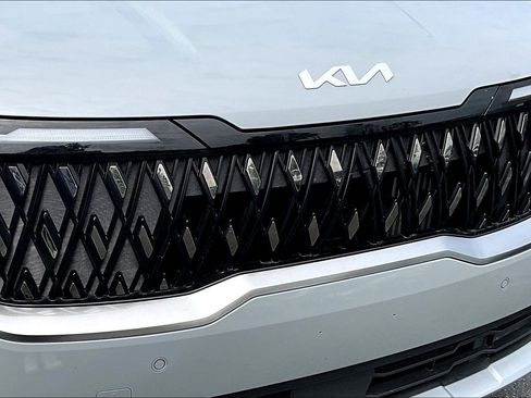 Certified 2025 Kia Carnival EX FWD image 28