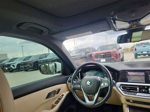 Used 2019 BMW 330i xDrive Sedan w/ Premium Package image 11