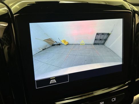 Used 2022 Chevrolet Traverse LT image 17