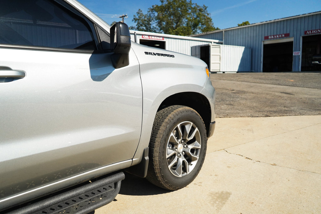 Used 2025 Chevrolet Silverado 1500 LT AWD/4WD image 19