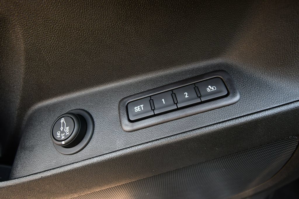Used 2020 Chevrolet Equinox Premier AWD/4WD image 15