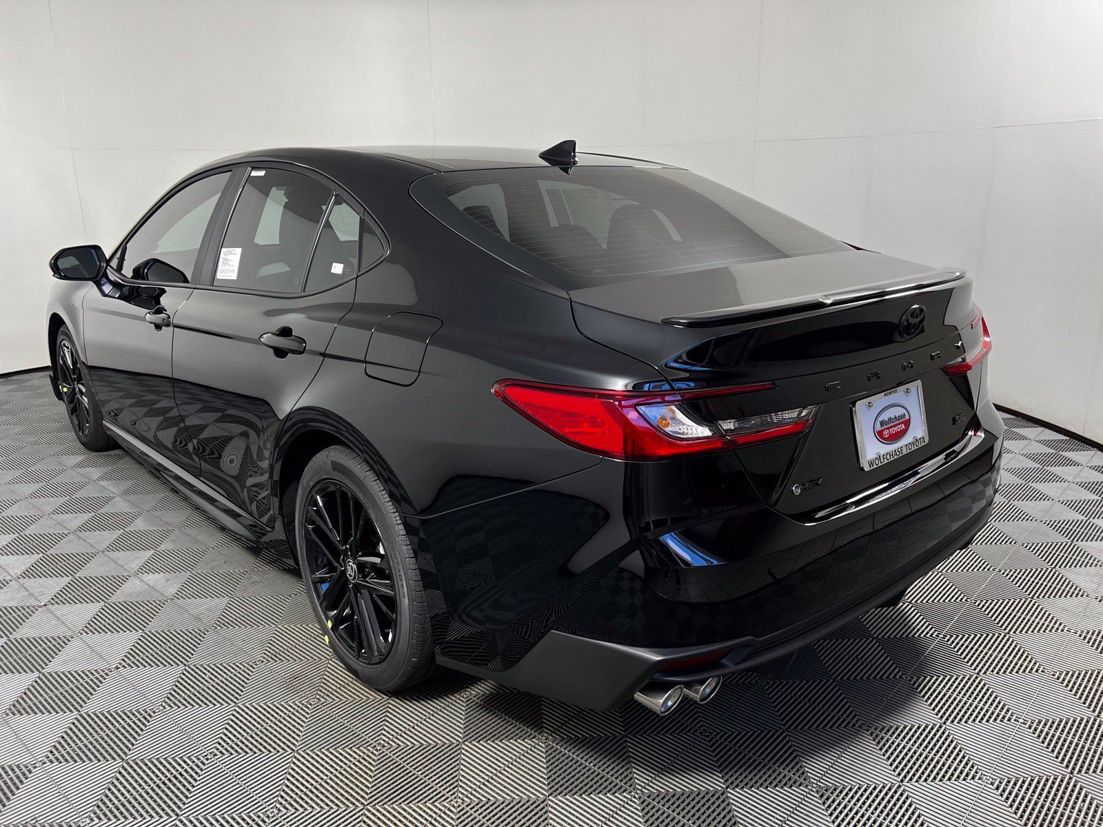 Used 2025 Toyota Camry SE FWD image 8
