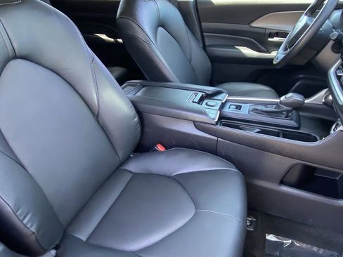 Certified 2024 Toyota Grand Highlander XLE image 16