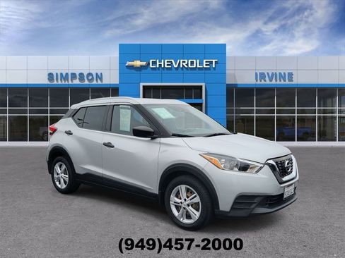Used 2019 Nissan Kicks S FWD image 2