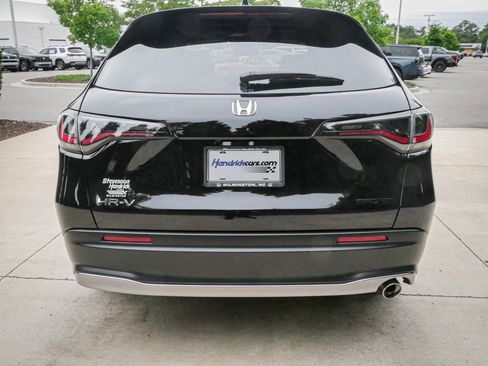Certified 2025 Honda HR-V Sport image 9