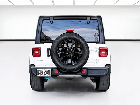 Used 2023 Jeep Wrangler Unlimited Sahara AWD/4WD image 5