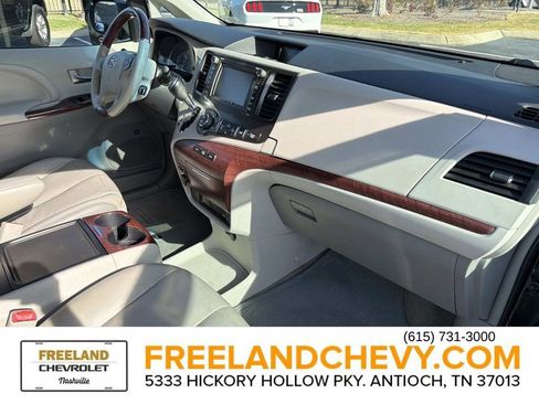 Used 2013 Toyota Sienna Limited image 22