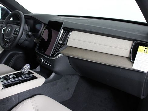 New 2026 Volvo XC90 B6 Plus w/ Protection Package Premier image 9