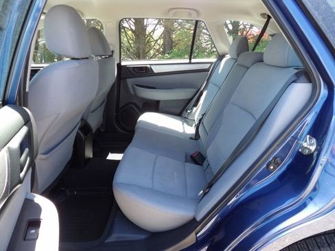 Used 2019 Subaru Outback 2.5i AWD/4WD image 8