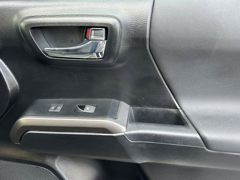 Used 2022 Toyota Tacoma TRD Off-Road w/ Technology Package image 17