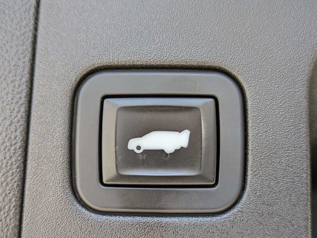 Used 2018 Cadillac XT5 Platinum AWD/4WD image 14