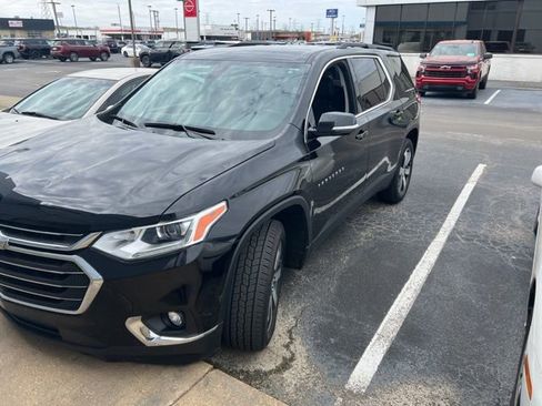 Used 2020 Chevrolet Traverse LT w/ LT Premium Package image 3