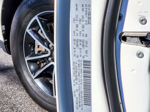 Used 2018 Dodge Journey SXT w/ Blacktop Package FWD image 33