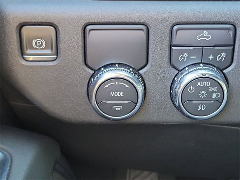 Used 2023 GMC Sierra 1500 Elevation image 18