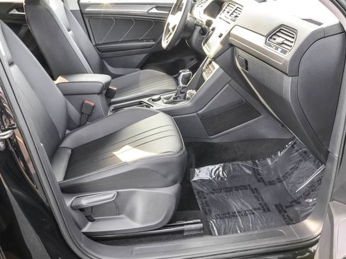 Certified 2024 Volkswagen Tiguan SE image 36