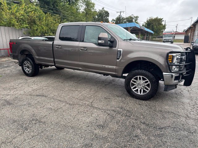 Used 2018 Ford F350 Lariat w/ Lariat Value Package AWD/4WD image 3