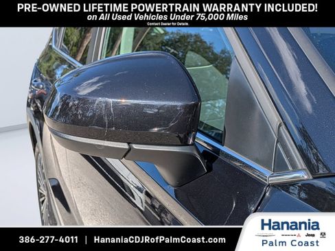 Used 2025 Volkswagen Taos SE FWD image 11